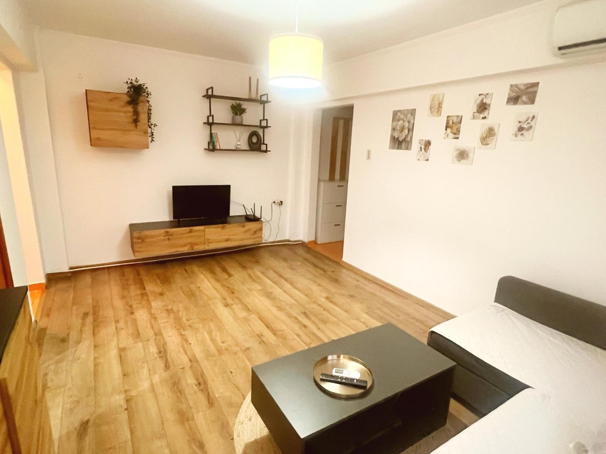 Piata Ovidiu 14 Lowcost Constanţa Esterno foto